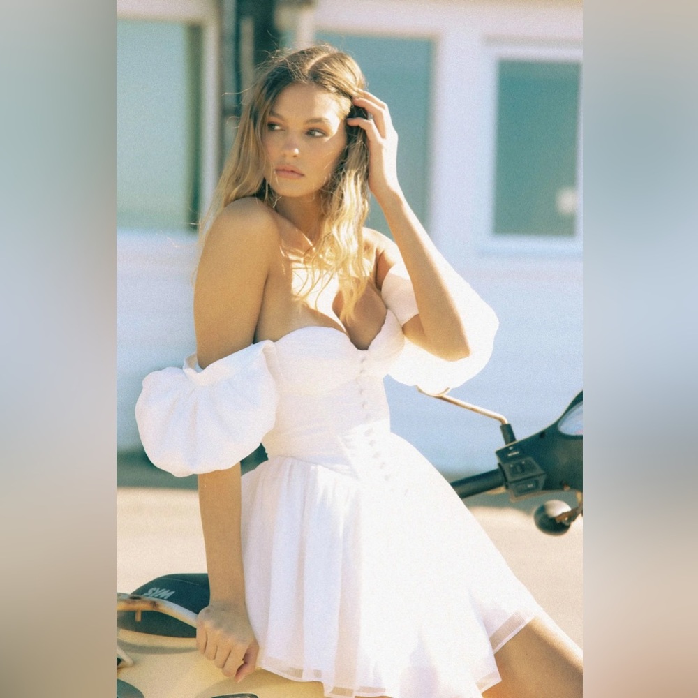 Adeirlina Chic Strapless White Dress